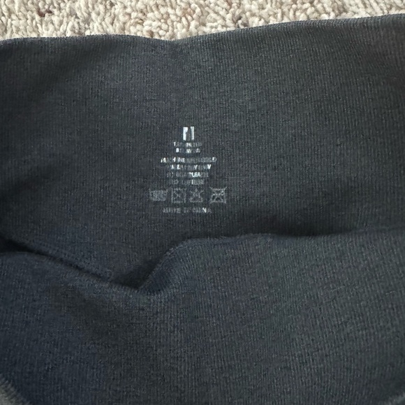 Scrunch Butt Leggings - Picture 2 of 3